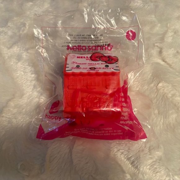 2/$30 Sanrio Hello Kitty Red House Happy Meal Toy 2016 NIP - Picture 1 of 5